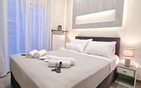 Modern 2 - Bedroom Penthouse In Thessaloniki